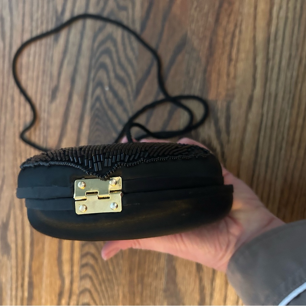 Elegant Black Beaded Heart-Shaped Bag - Picture 4 of 4